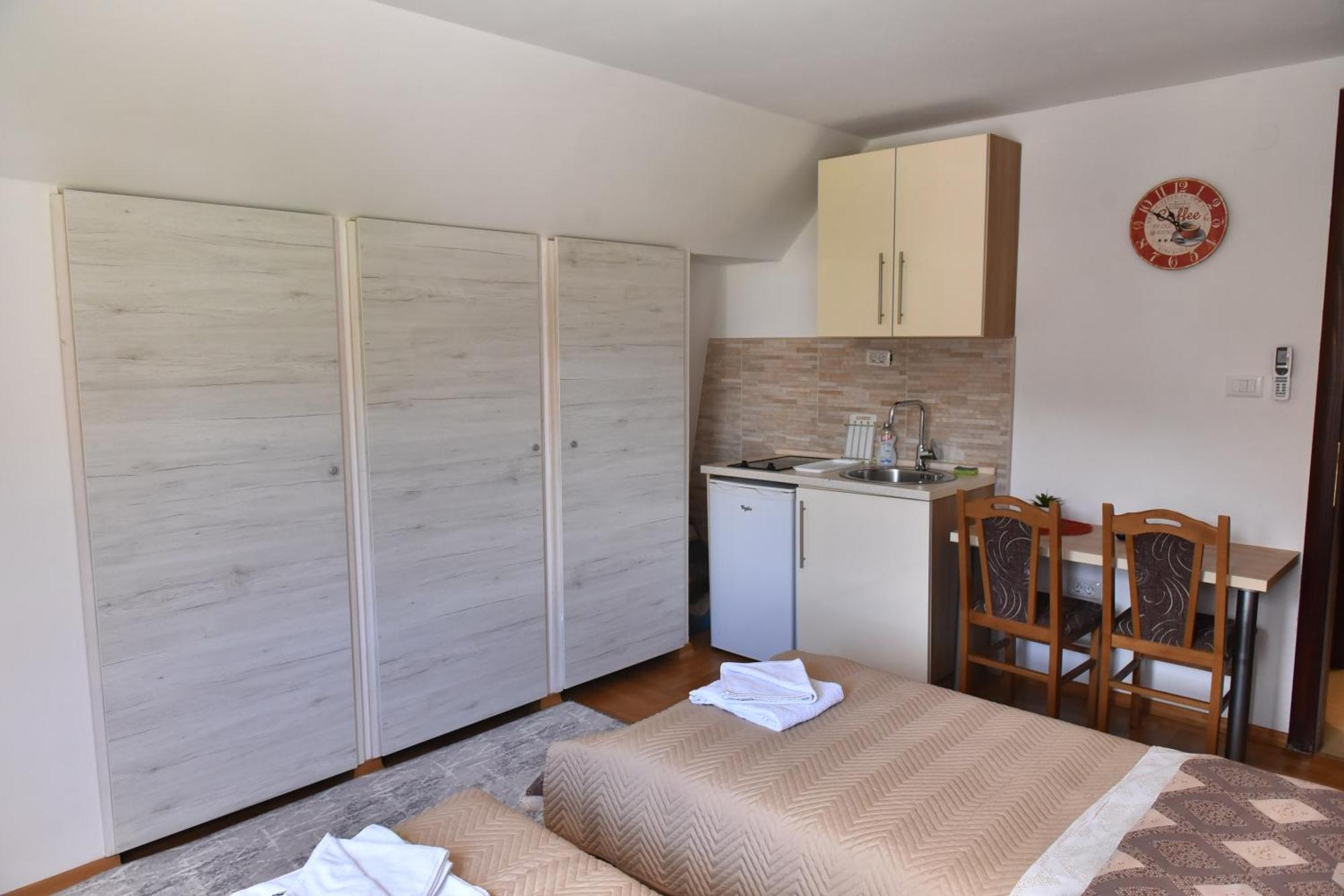 Apartments Ravno Plužine Pokoj fotografie